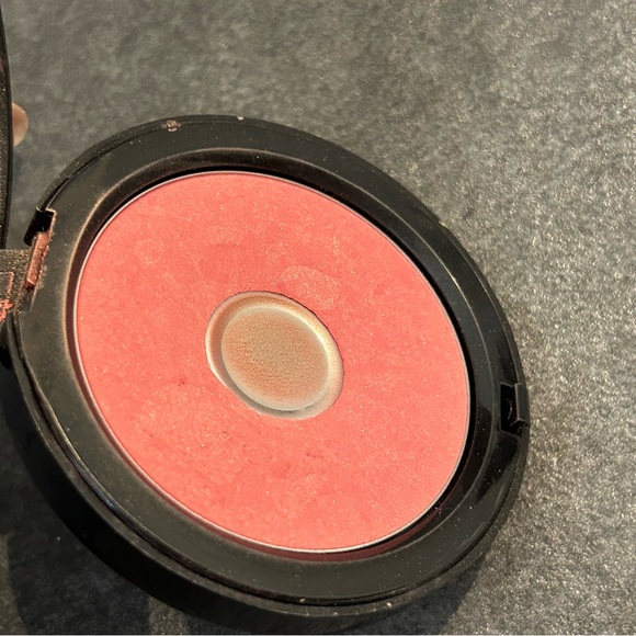 Bobbi Brown Illuminating Bronzing Powder - Picture 4 of 7